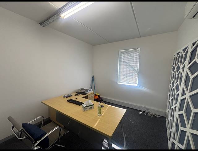103M² OFFICE TO LET IN FIRGROVE